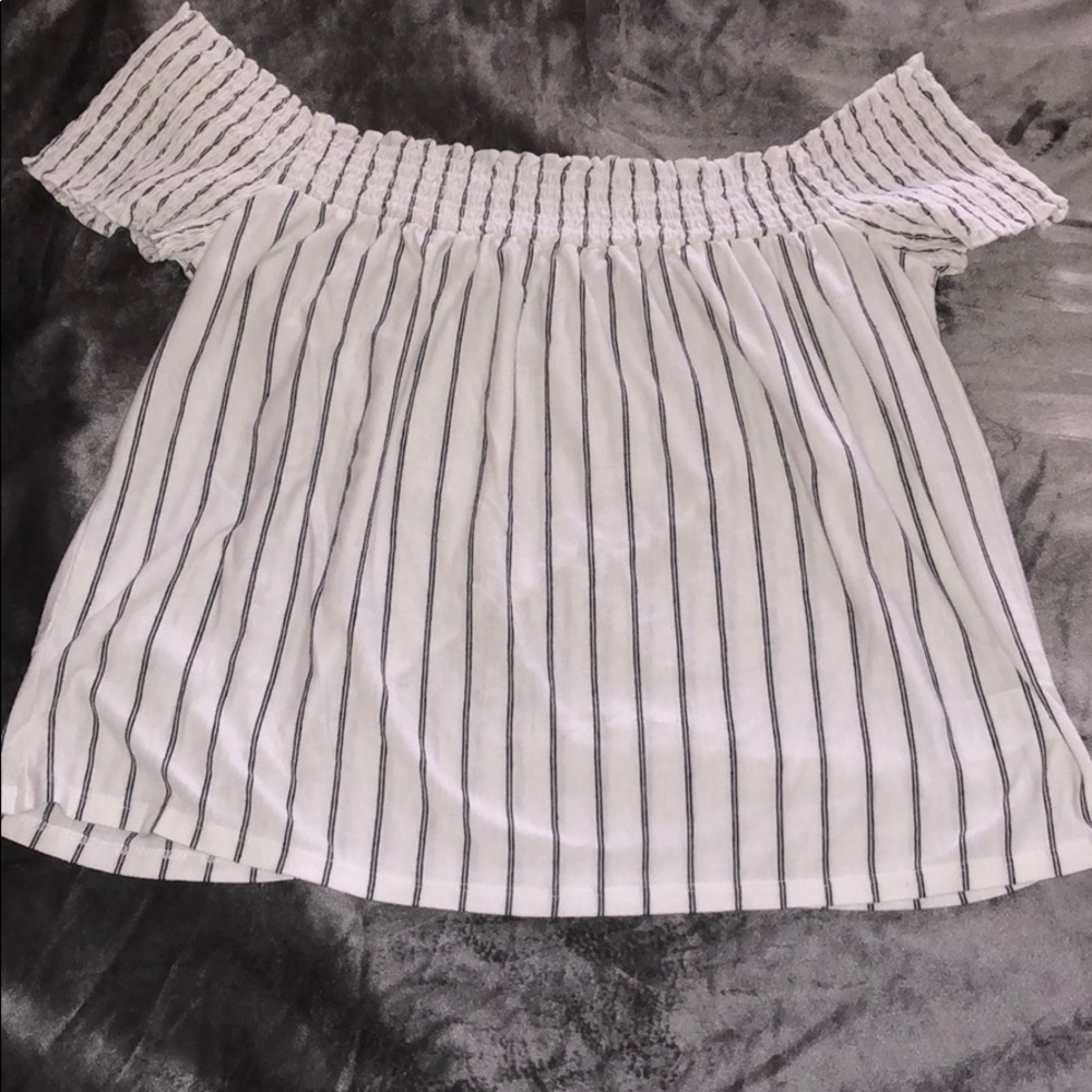 Off shoulder shirt